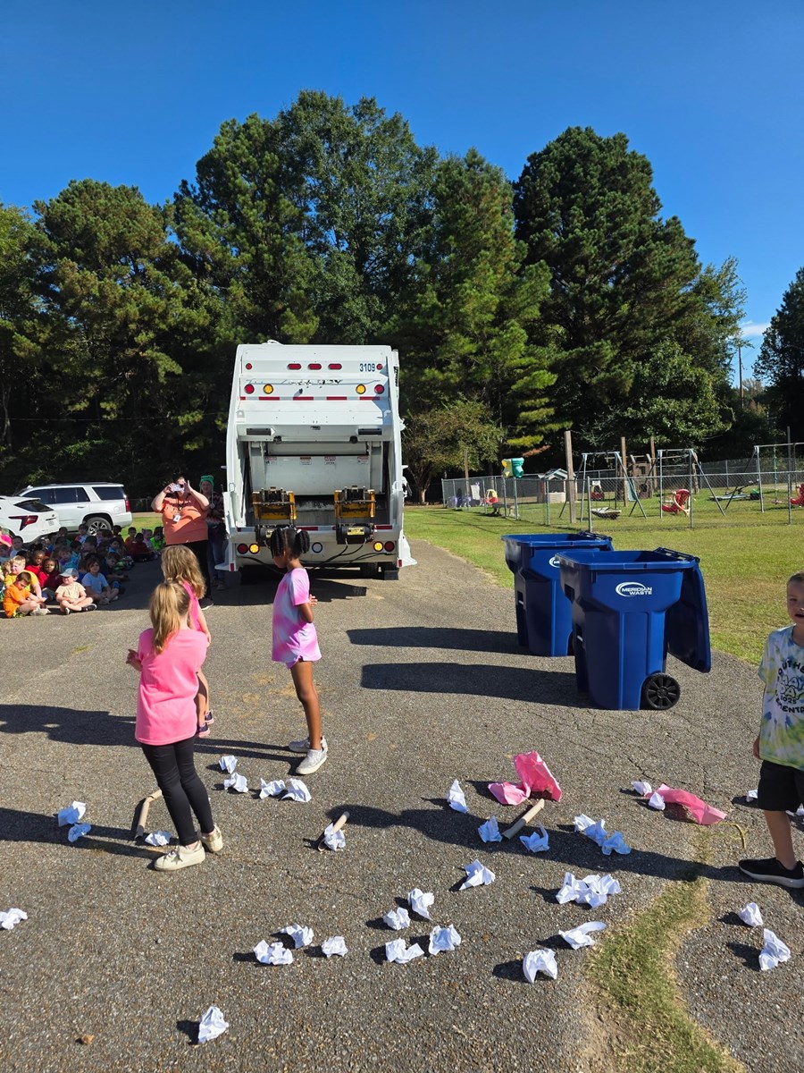 Meridian Waste -Trash Cart Little Pitch Highlights at Southeast Lauderdale Elementary Community Event 