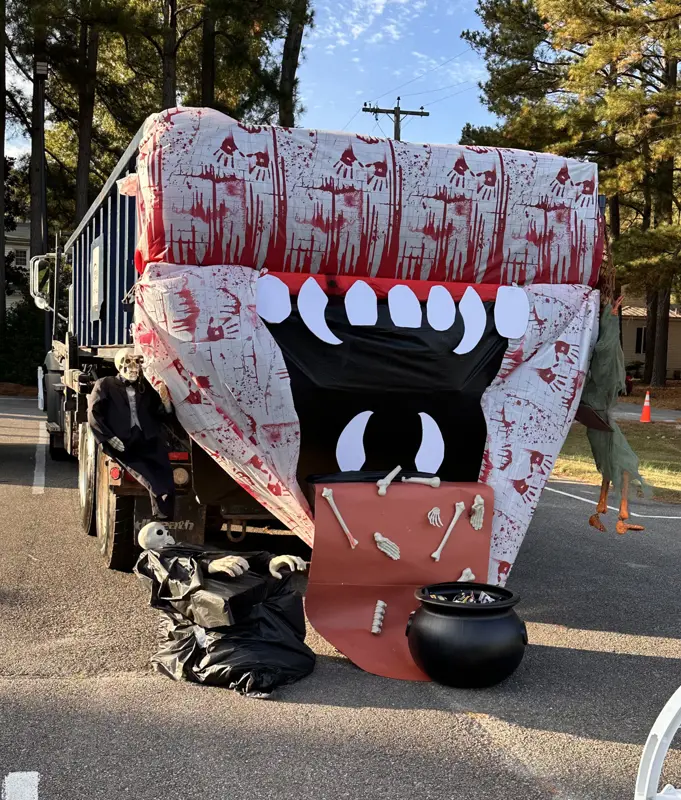 halloween-garbage-eating-truck.jpg