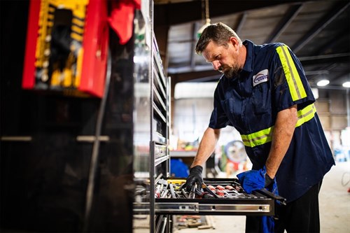 mw-maintenance-tech_500x333.jpg