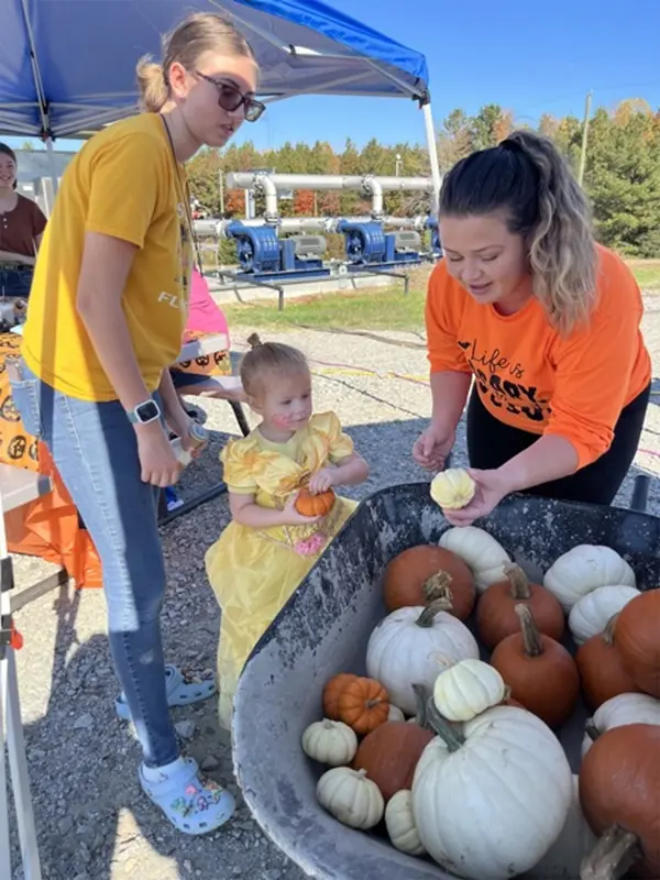 lunenburg_fall_fest_pumpkin_painting.jpg